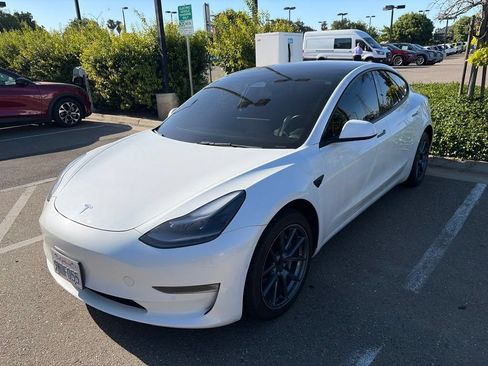 Used 2022 Tesla Model 3 RWD image 3
