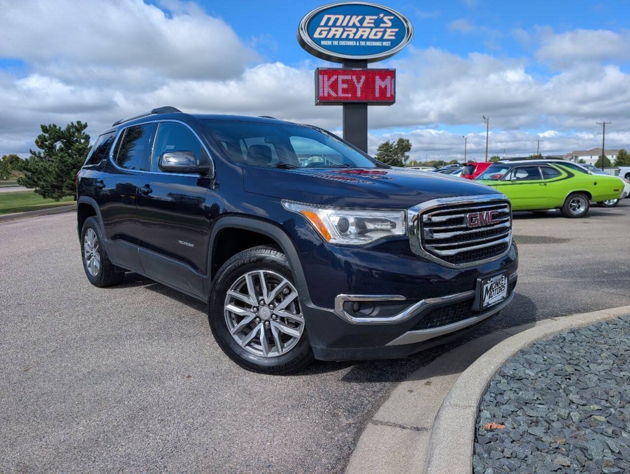 Used 2017 GMC Acadia SLE AWD/4WD image 2