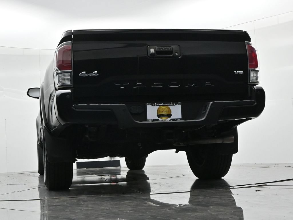 Used 2022 Toyota Tacoma Limited AWD/4WD image 20