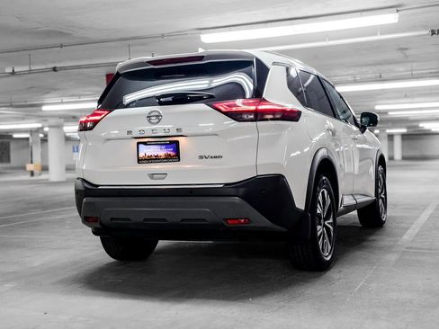 Used 2021 Nissan Rogue SV w/ Premium Package AWD/4WD image 7