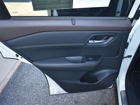 Used 2023 Nissan Rogue SL w/ SL Premium Package image 26