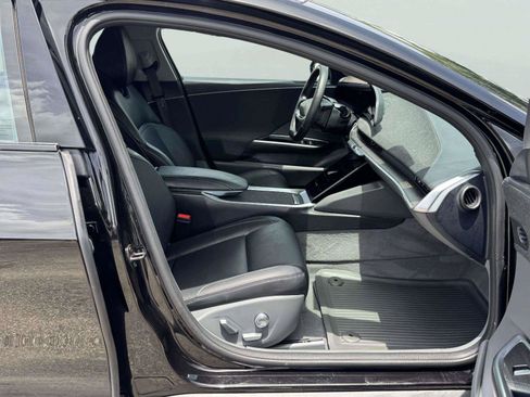 Used 2025 Lucid Air Pure RWD image 58