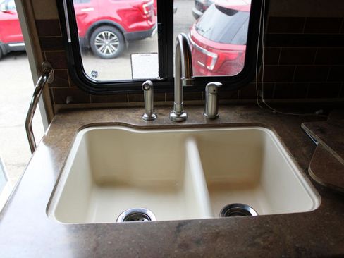 Used 2013 Ford E-450 and Econoline 450 Super Duty w/ Motorhome Prep Pkg image 37