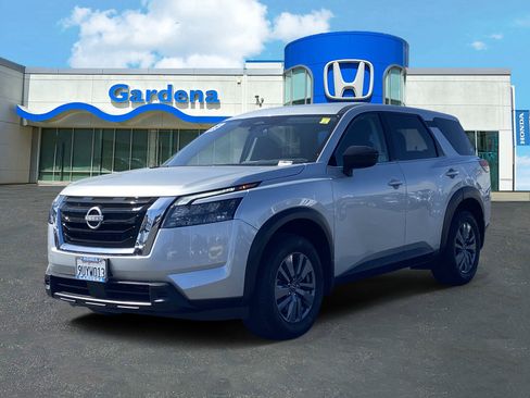 Used 2025 Nissan Pathfinder S w/ Cargo Package image 3