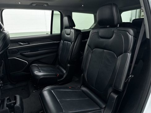 Used 2021 Jeep Grand Cherokee L Limited image 37