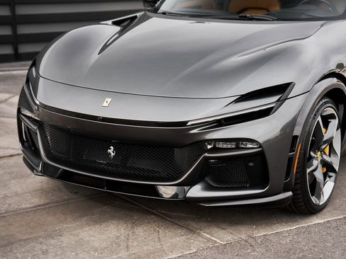 Used 2025 Ferrari Purosangue image 5