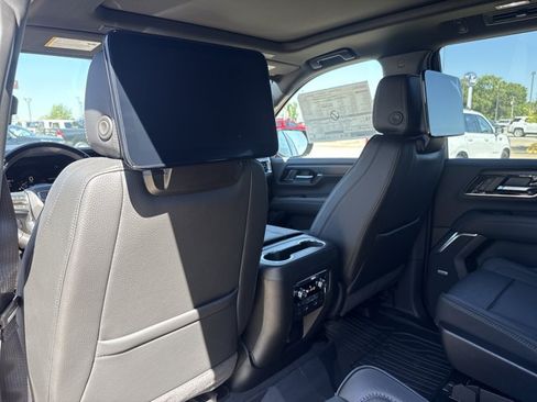 New 2026 GMC Yukon Denali w/ Denali Reserve Package AWD/4WD image 7