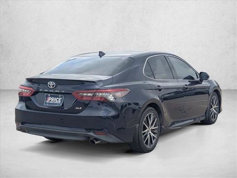Used 2022 Toyota Camry XLE FWD image 5