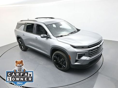 Used 2025 Chevrolet Traverse LT FWD image 21