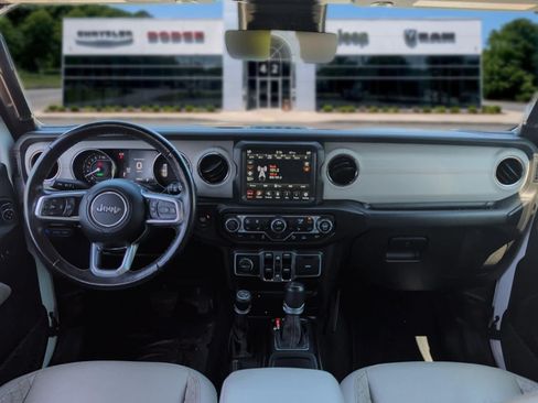 Used 2021 Jeep Wrangler Unlimited Sahara AWD/4WD image 34