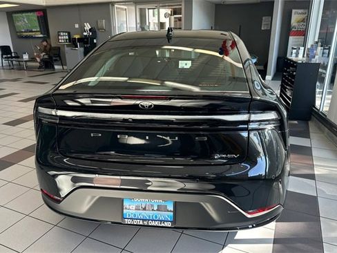 Used 2025 Toyota Prius Plug-In Hybrid image 6