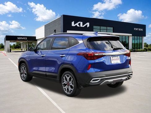Certified 2022 Kia Seltos SX w/ Sunroof Package AWD/4WD image 7