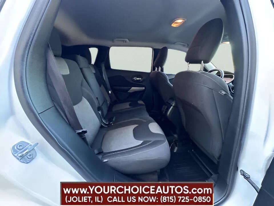 Used 2017 Jeep Cherokee Sport AWD/4WD image 19