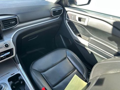 Certified 2022 Ford Explorer XLT w/ Equipment Group 202A image 29