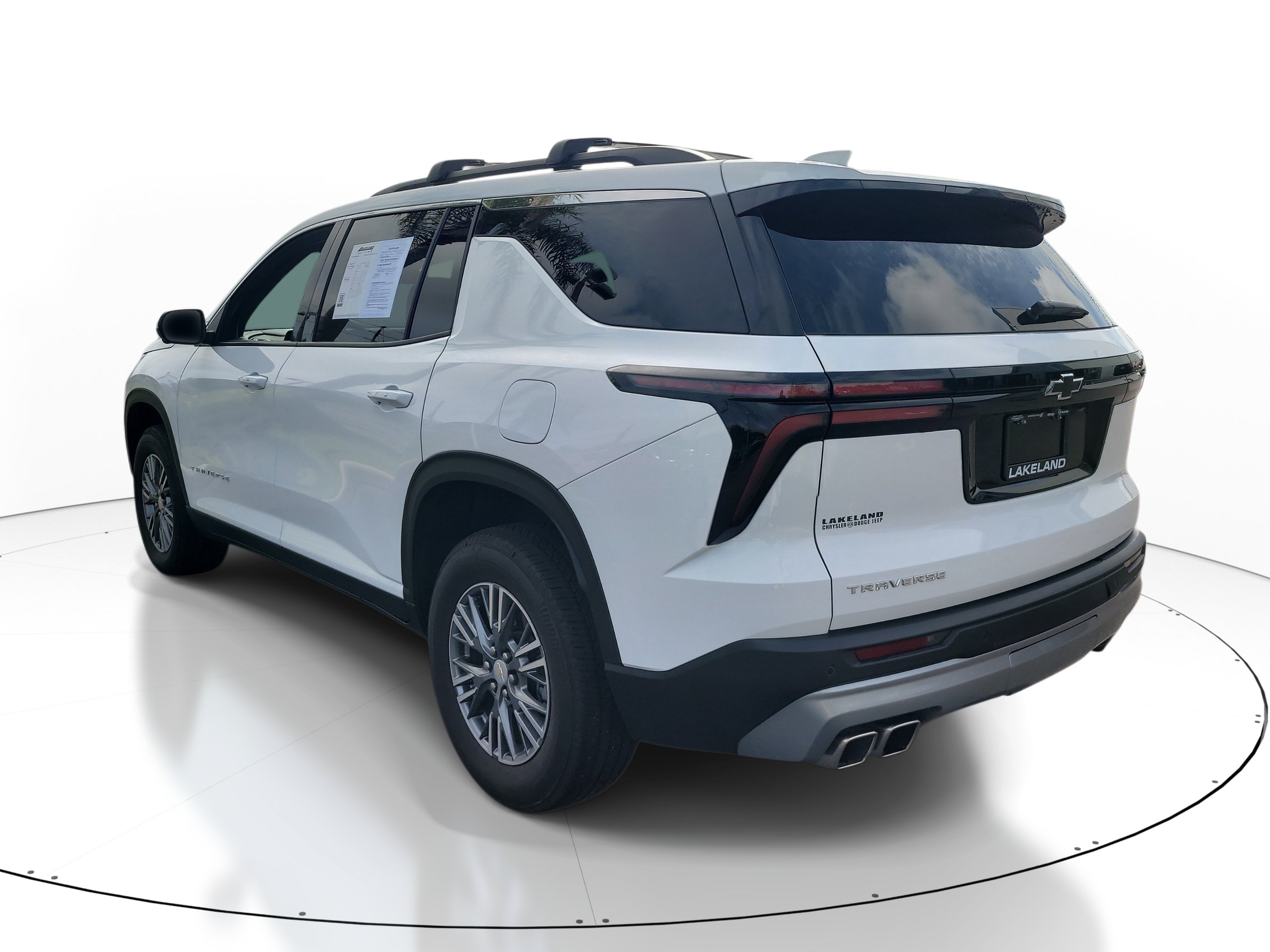 Used 2025 Chevrolet Traverse LT w/ Driver Confidence Package FWD image 6
