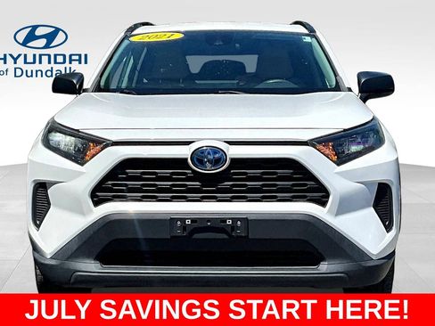 Used 2021 Toyota RAV4 LE AWD/4WD image 2