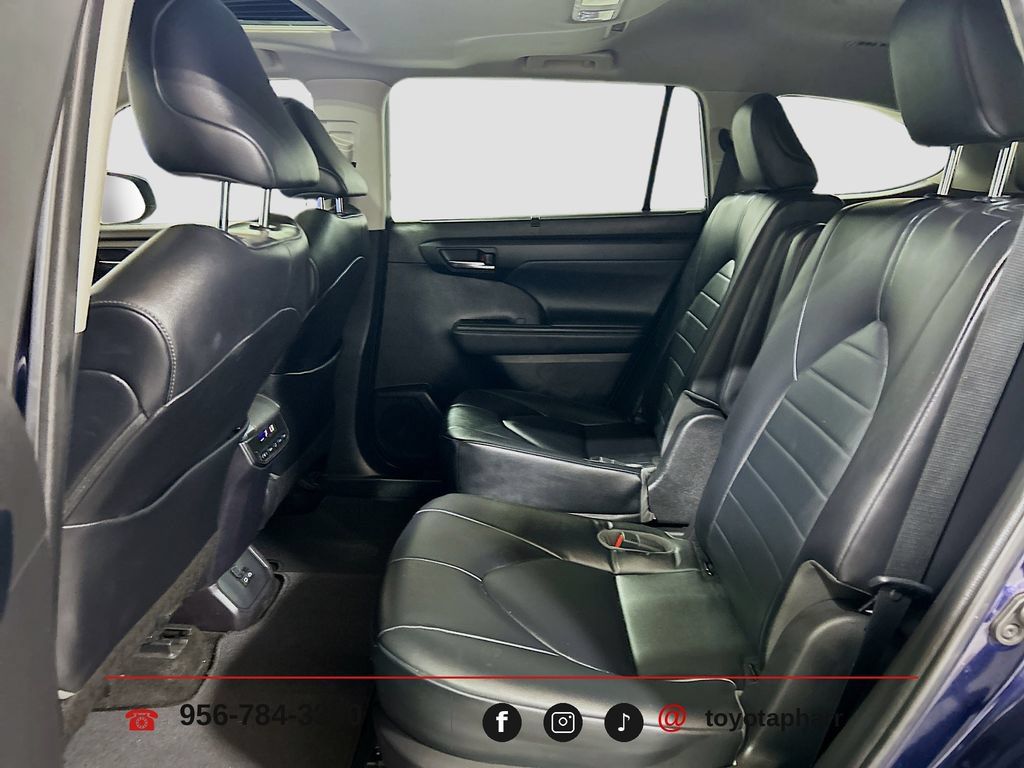 Used 2023 Toyota Highlander XLE FWD image 23