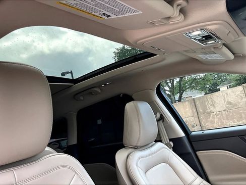 Used 2021 Lincoln Corsair FWD w/ Premium Package image 13