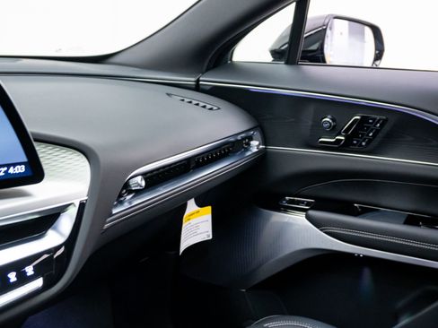 Certified 2025 Cadillac Lyriq Luxury image 29