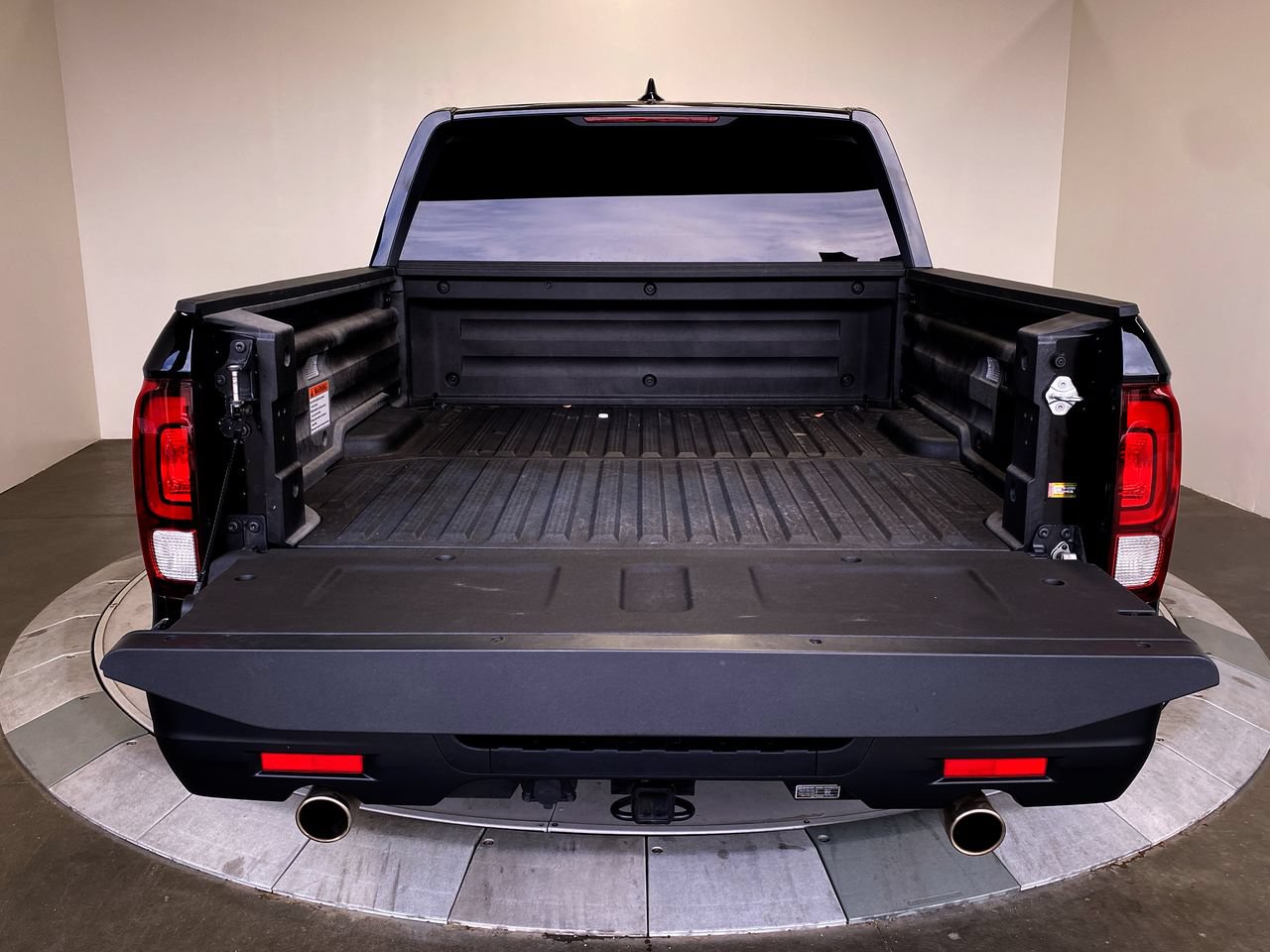 Used 2025 Honda Ridgeline Sport image 15
