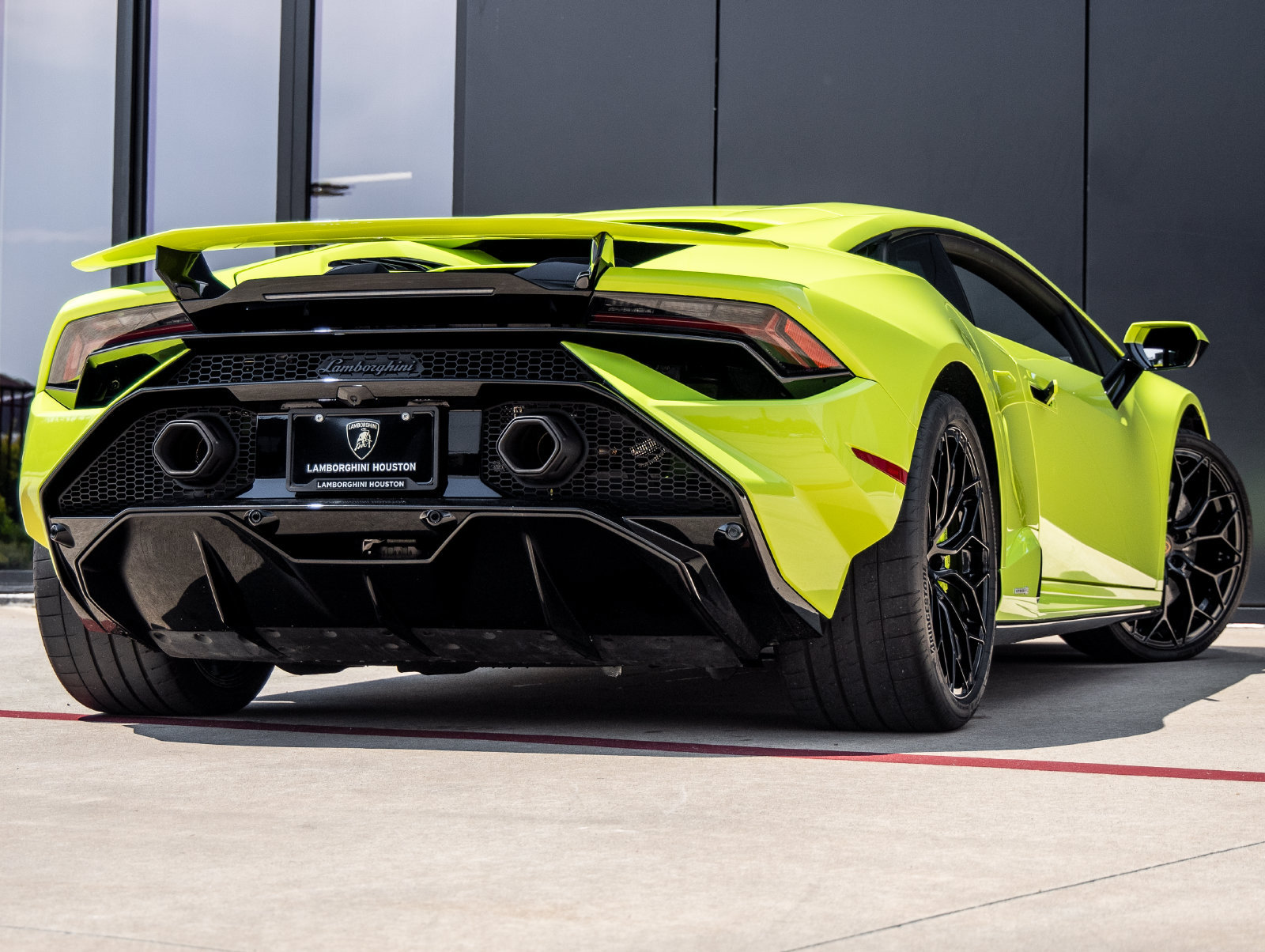 Used 2024 Lamborghini Huracan Tecnica RWD image 8