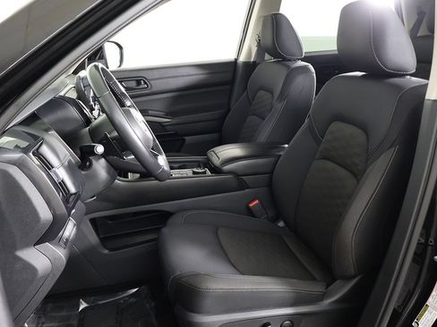 Used 2024 Nissan Pathfinder SV w/ Black Appearance Package AWD/4WD image 30