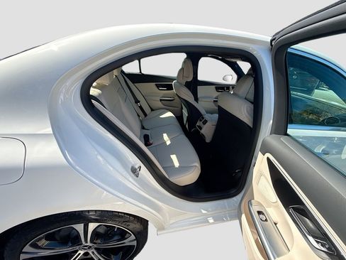 Used 2025 Mercedes-Benz C 300 Sedan image 30