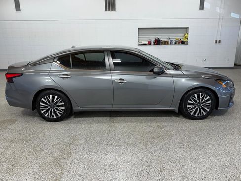 Used 2023 Nissan Altima 2.5 SV image 5
