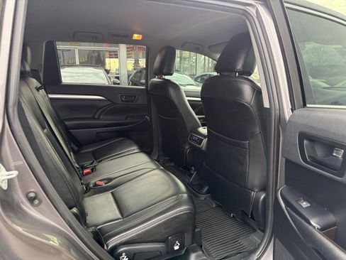 Used 2019 Toyota Highlander Plus image 28