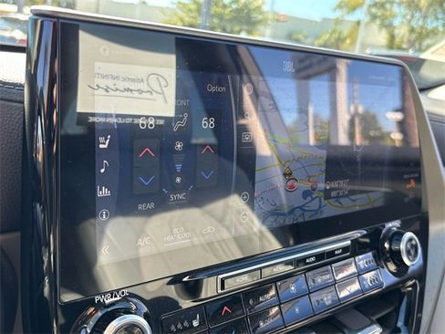 Used 2022 Toyota Highlander Limited image 14