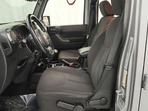Used 2015 Jeep Wrangler Unlimited Sport w/ Quick Order Package 23S AWD/4WD image 18