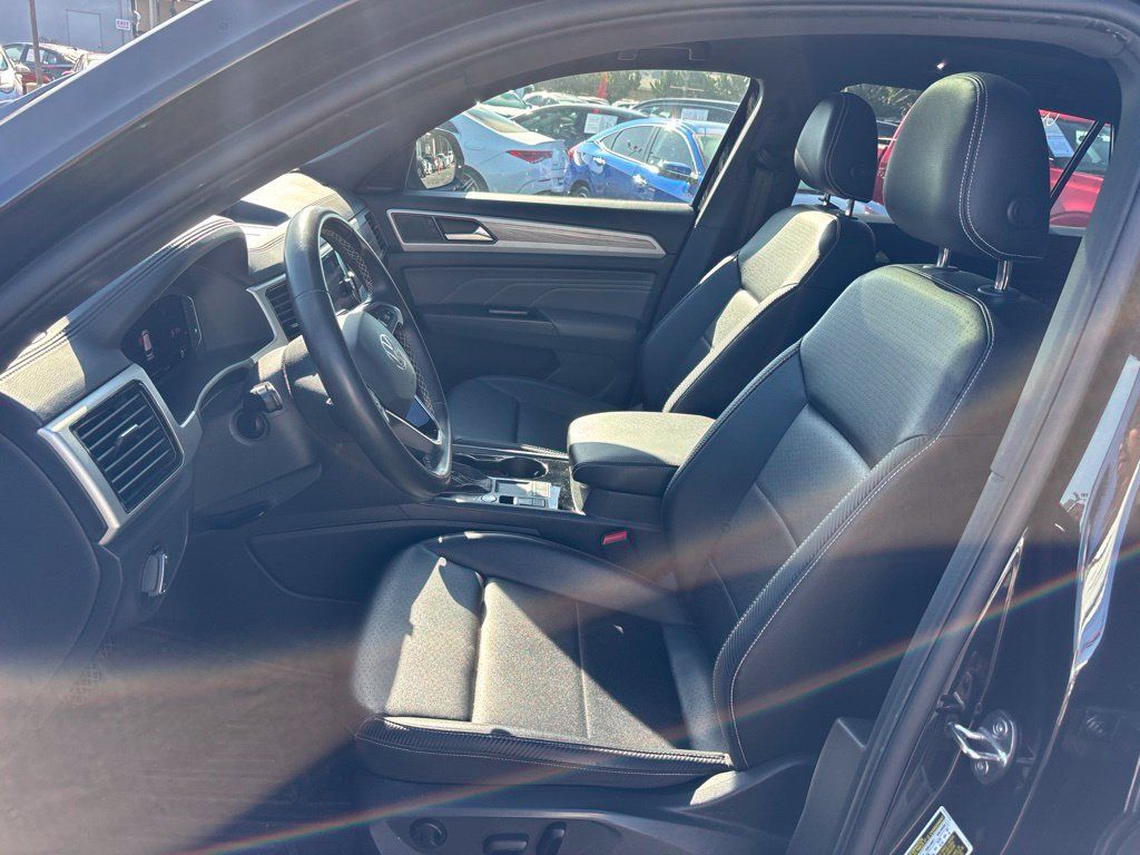 Used 2022 Volkswagen Atlas Cross Sport SE FWD image 18