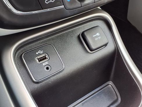 Used 2017 Jeep Compass Latitude w/ Popular Equipment Group FWD image 12