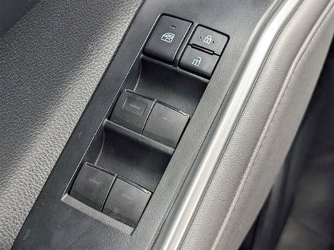 Used 2021 Toyota Highlander XLE image 12