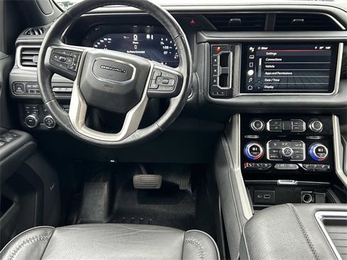 Used 2022 GMC Yukon XL Denali w/ Advanced Technology Package image 25