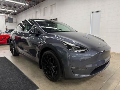 Used 2023 Tesla Model Y Long Range AWD/4WD image 3