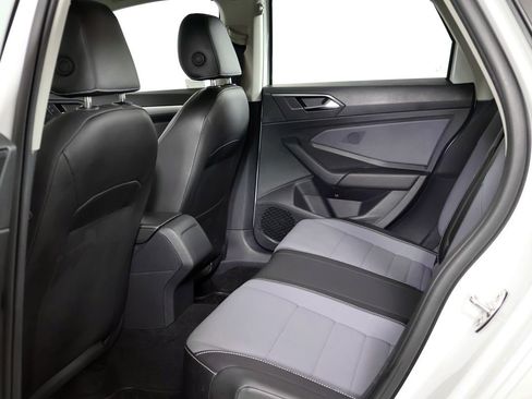 Used 2025 Volkswagen Jetta SE w/ Sunroof Package image 39