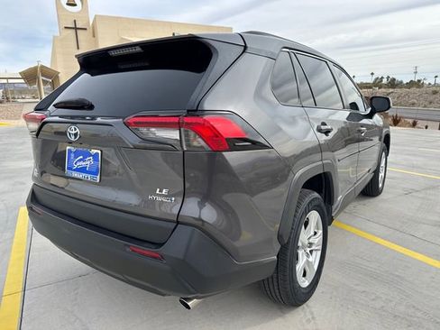 Used 2020 Toyota RAV4 LE image 5