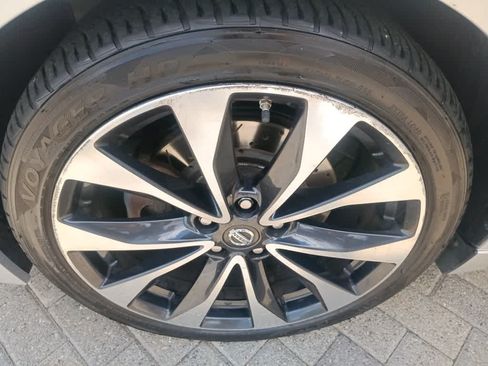 Used 2016 Nissan Maxima SR FWD image 9