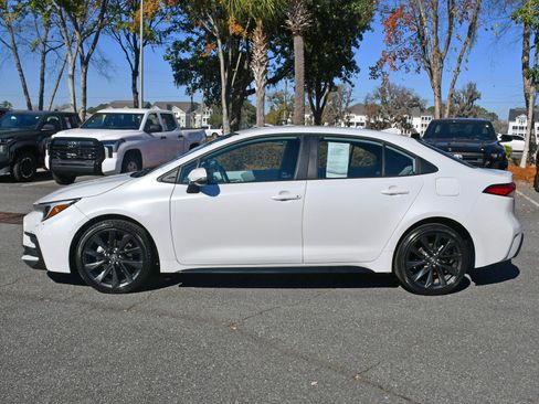 Used 2023 Toyota Corolla SE image 2
