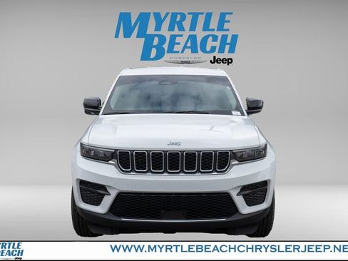 Certified 2023 Jeep Grand Cherokee Laredo image 9