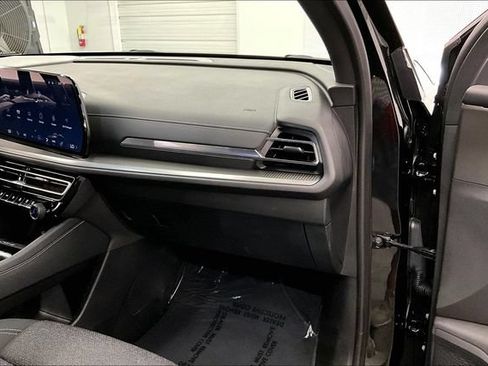 Used 2025 Chevrolet Traverse LT AWD/4WD image 19