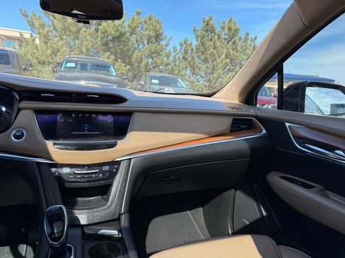 Used 2017 Cadillac XT5 Platinum image 23