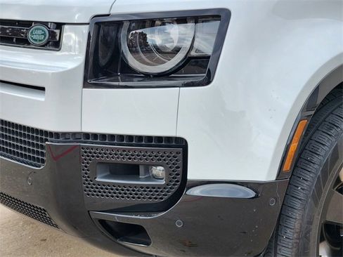 Used 2025 Land Rover Defender 130 X-Dynamic SE image 6