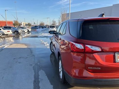 Used 2020 Chevrolet Equinox LS w/ LS Convenience Package image 4