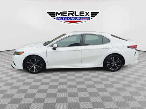 Used 2018 Toyota Camry SE FWD image 5