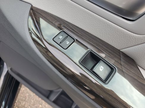 Used 2019 Toyota Sienna XLE image 11