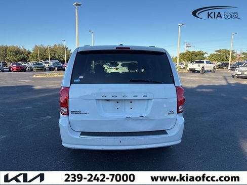 Used 2017 Dodge Grand Caravan SXT image 5