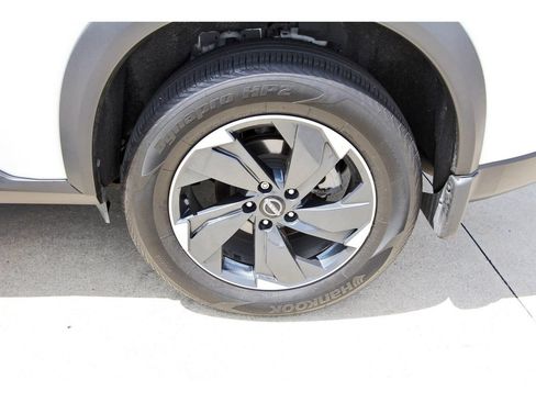 Used 2024 Nissan Rogue SV AWD/4WD image 7