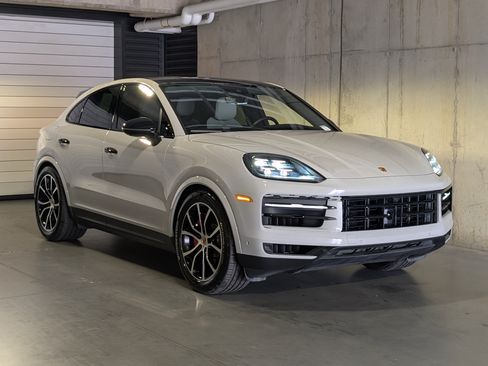 Certified 2024 Porsche Cayenne S AWD/4WD image 11